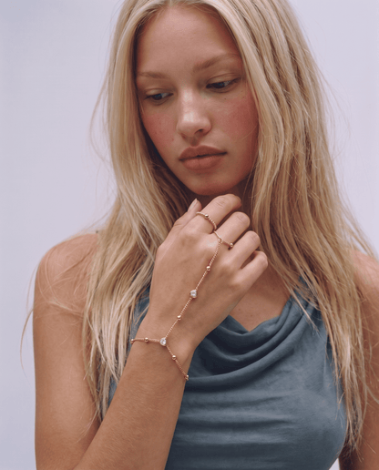 Agnes hand chain