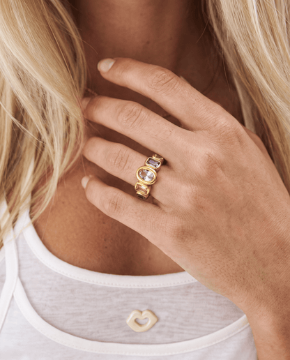 Amelia ring