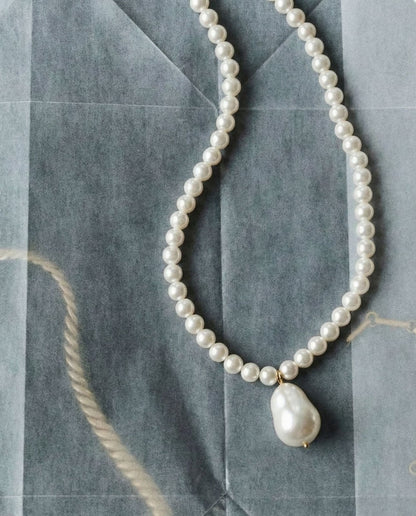 Aprilia necklace
