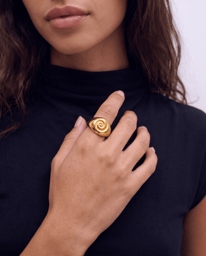 Isis ring