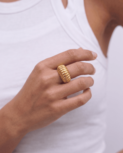 Tess ring